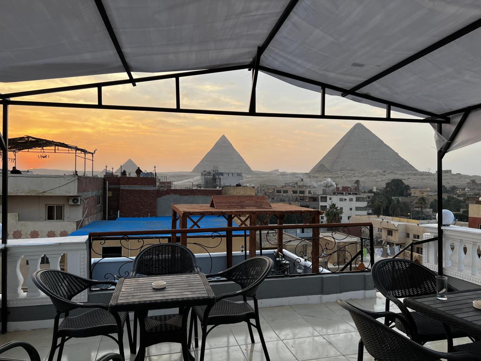 The Pyramids Gate Inn Kafret el-Gabal Exterior foto